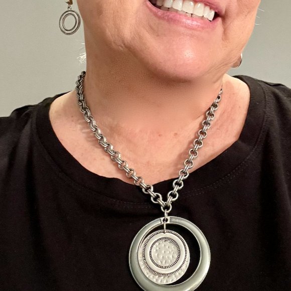 Vintage earrings & 9" dull silver statement necklace with large round medallion - Picture 1 of 6